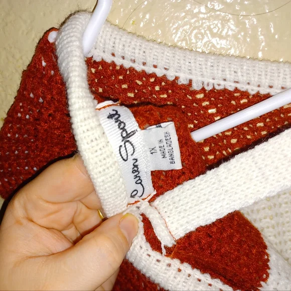 Sold Burgundy and red knit sweater - Picture 4 of 4